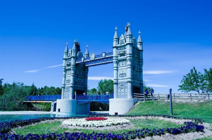 Europe park, visit major European monuments in one day Europe park, visit major European monuments in one day