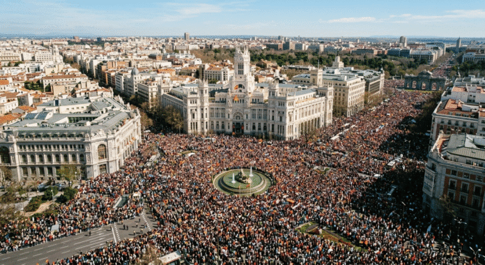 Pope León XIV Madrid 2026 survival guide road closures transport metro best viewing spots Cibeles June